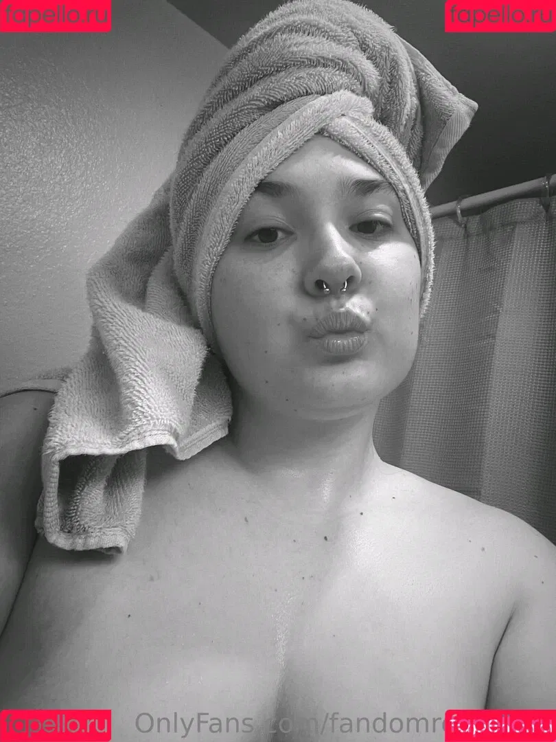 FandomReactions / fandomreactgirls Onlyfans Photo Gallery 
