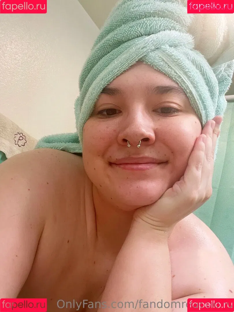FandomReactions / fandomreactgirls Onlyfans Photo Gallery 