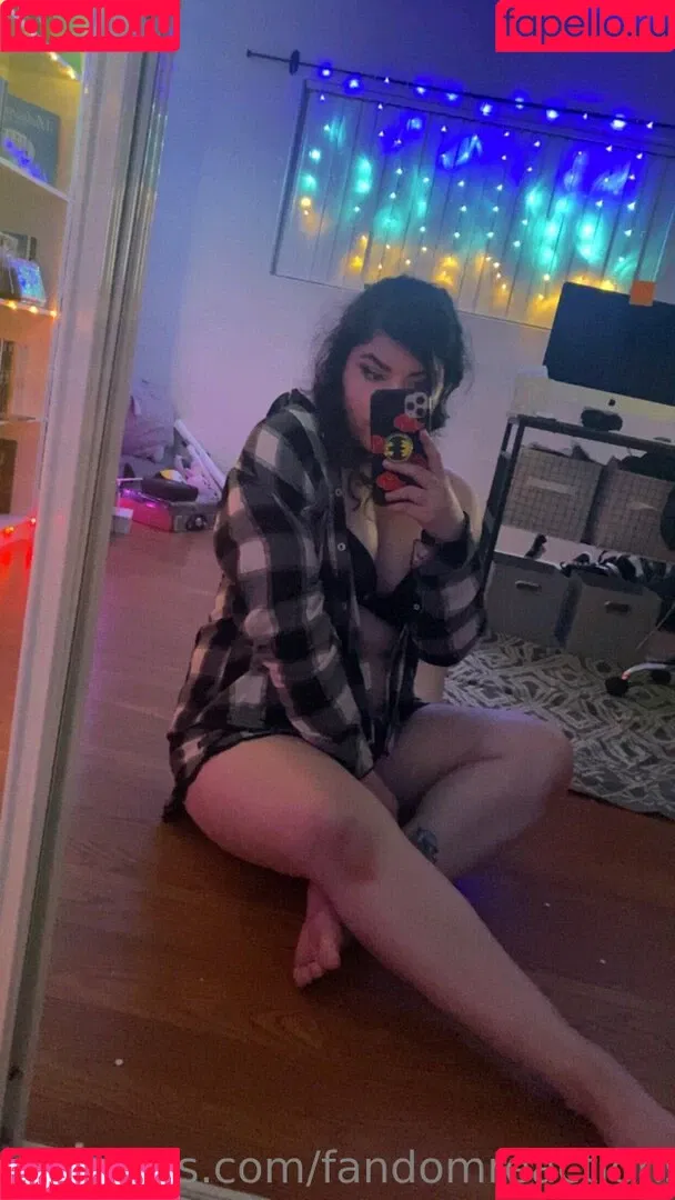 FandomReactions / fandomreactgirls Onlyfans Photo Gallery 