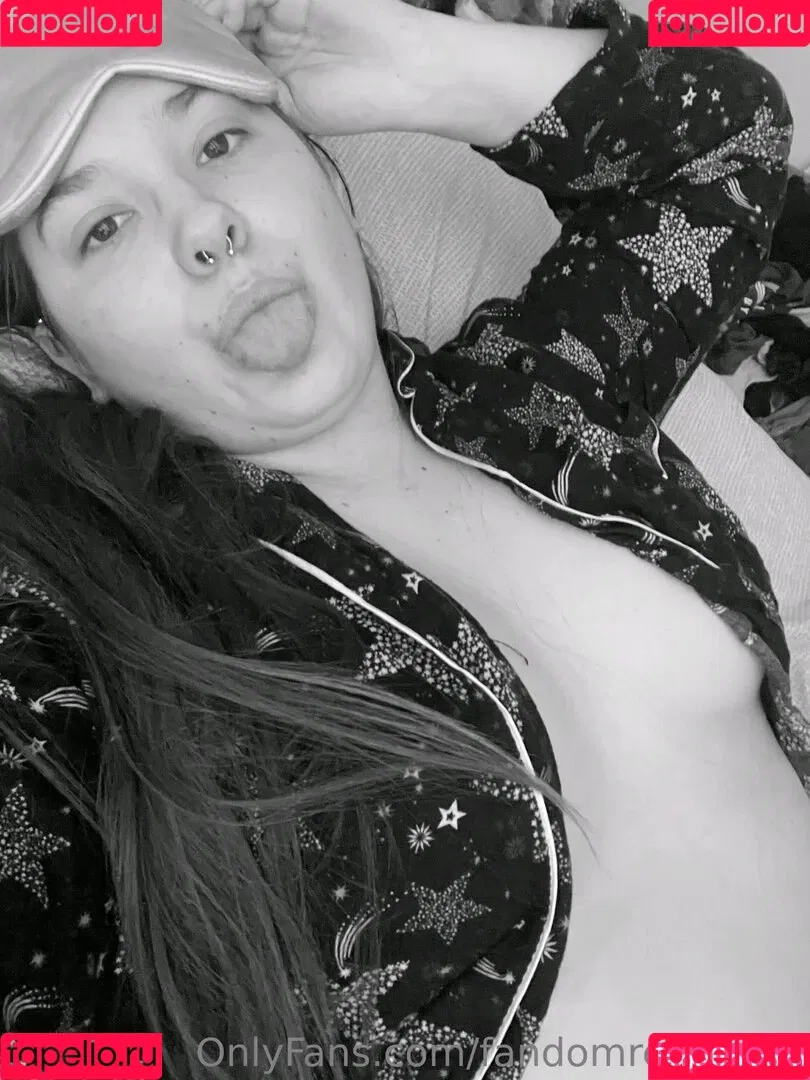 FandomReactions / fandomreactgirls Onlyfans Photo Gallery 