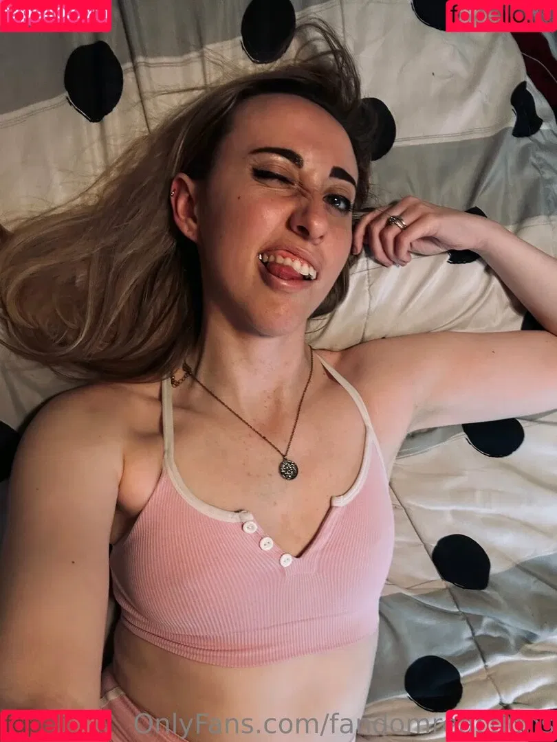 FandomReactions / fandomreactgirls Onlyfans Photo Gallery 