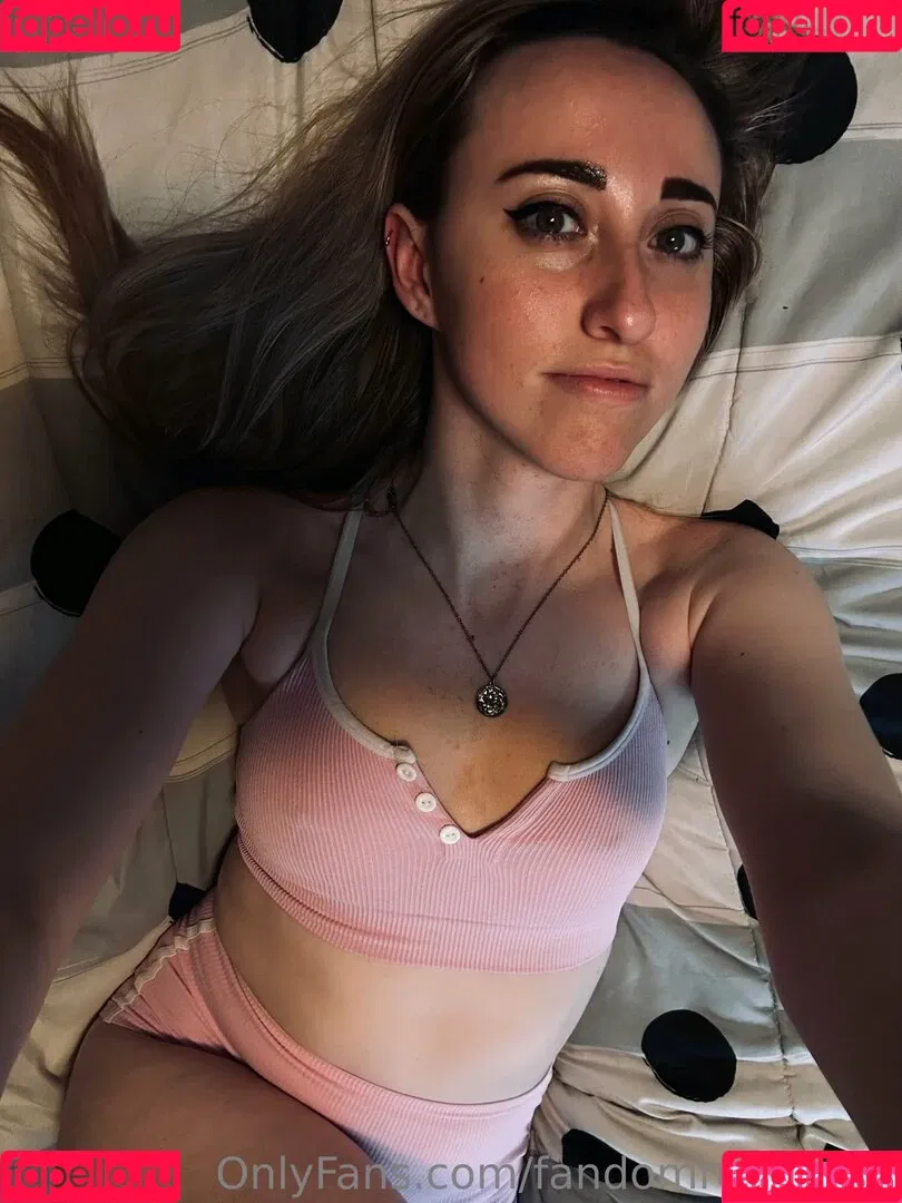 FandomReactions / fandomreactgirls Onlyfans Photo Gallery 