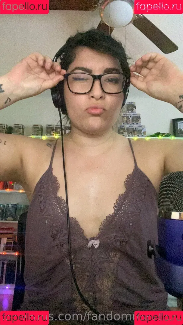 FandomReactions / fandomreactgirls Onlyfans Photo Gallery 