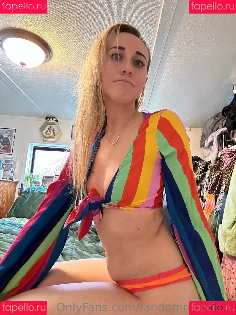 FandomReactions / fandomreactgirls Onlyfans Photo Gallery 