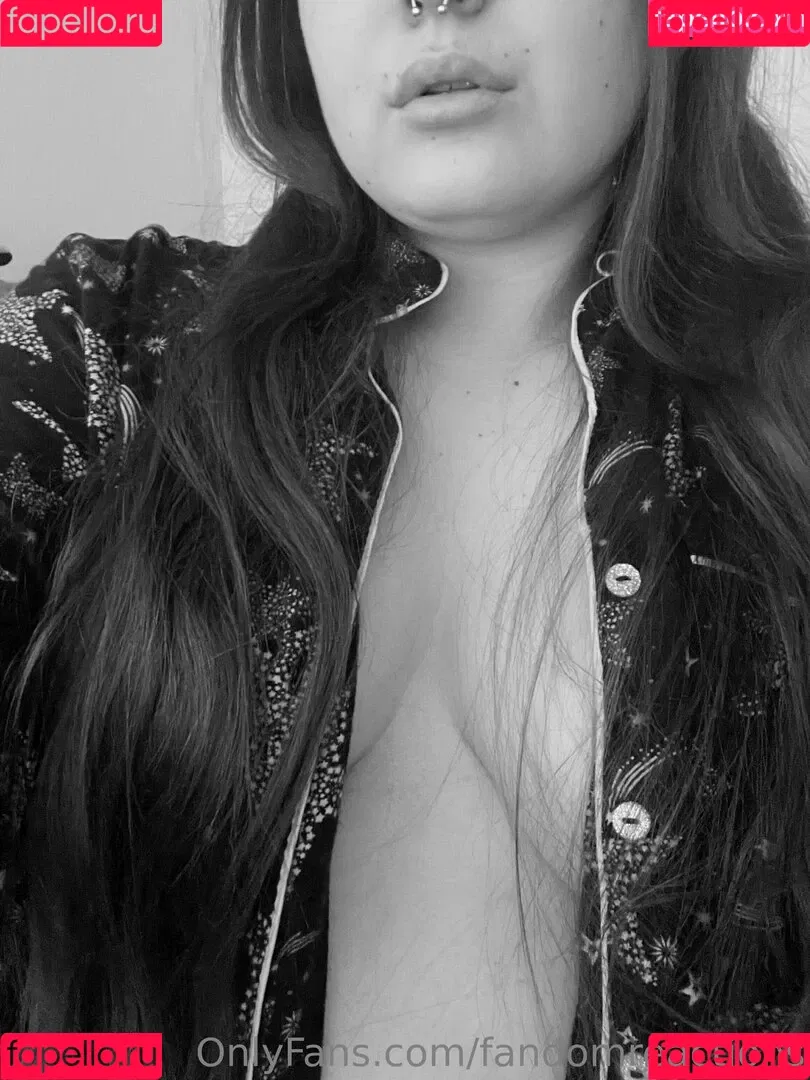 FandomReactions / fandomreactgirls Onlyfans Photo Gallery 