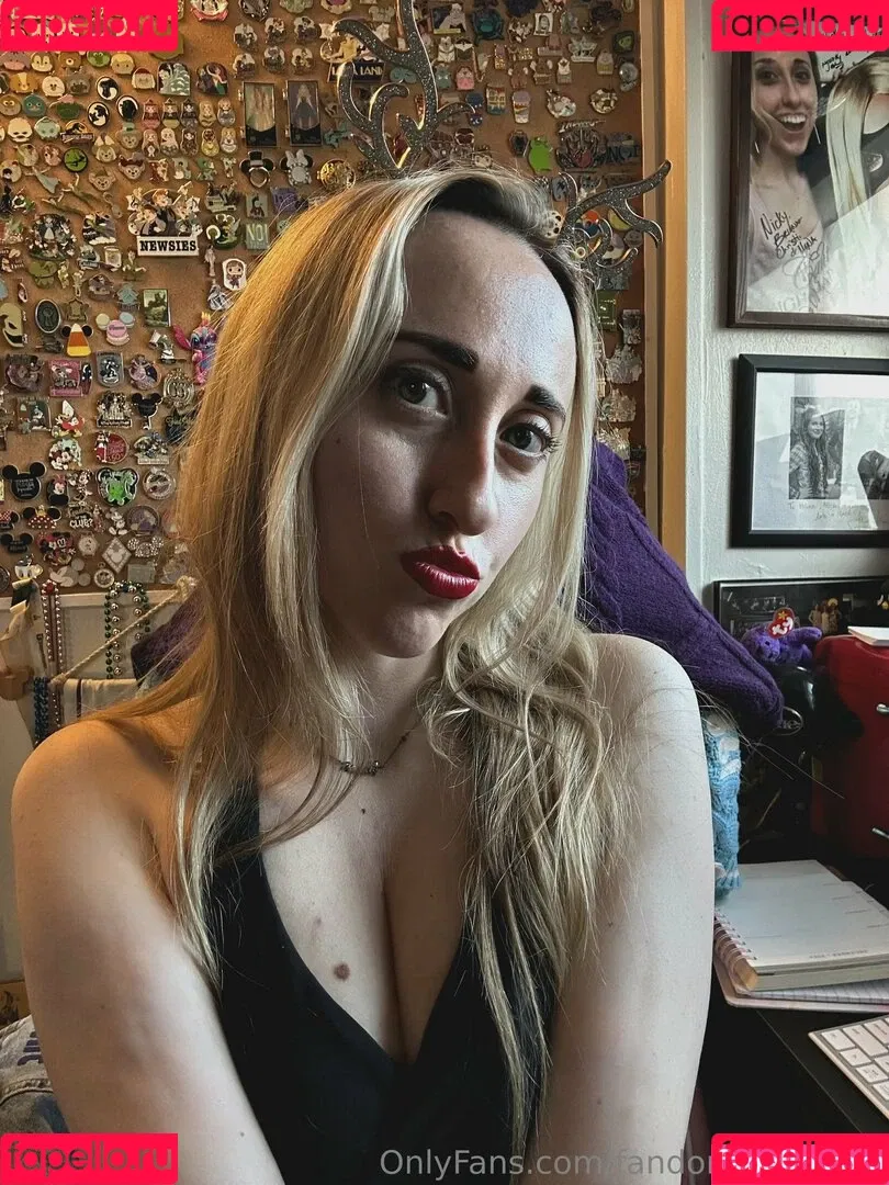 FandomReactions / fandomreactgirls Onlyfans Photo Gallery 
