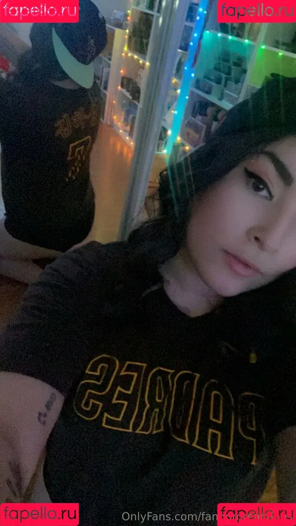 FandomReactions / fandomreactgirls Onlyfans Photo Gallery 