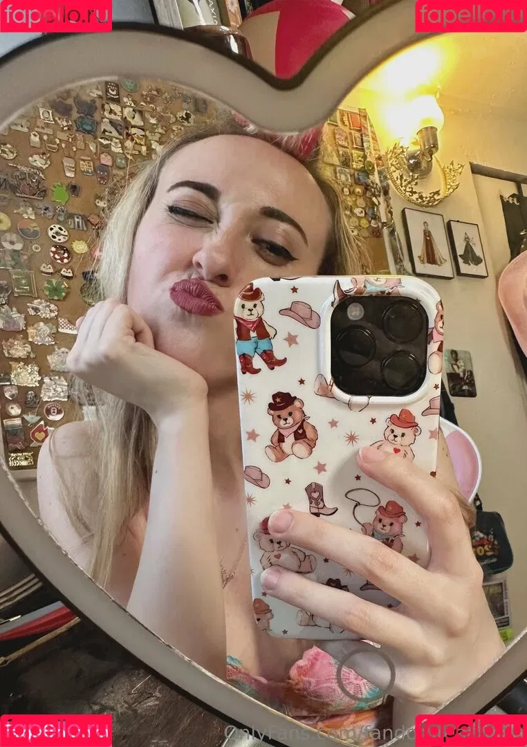 FandomReactions / fandomreactgirls Onlyfans Photo Gallery 