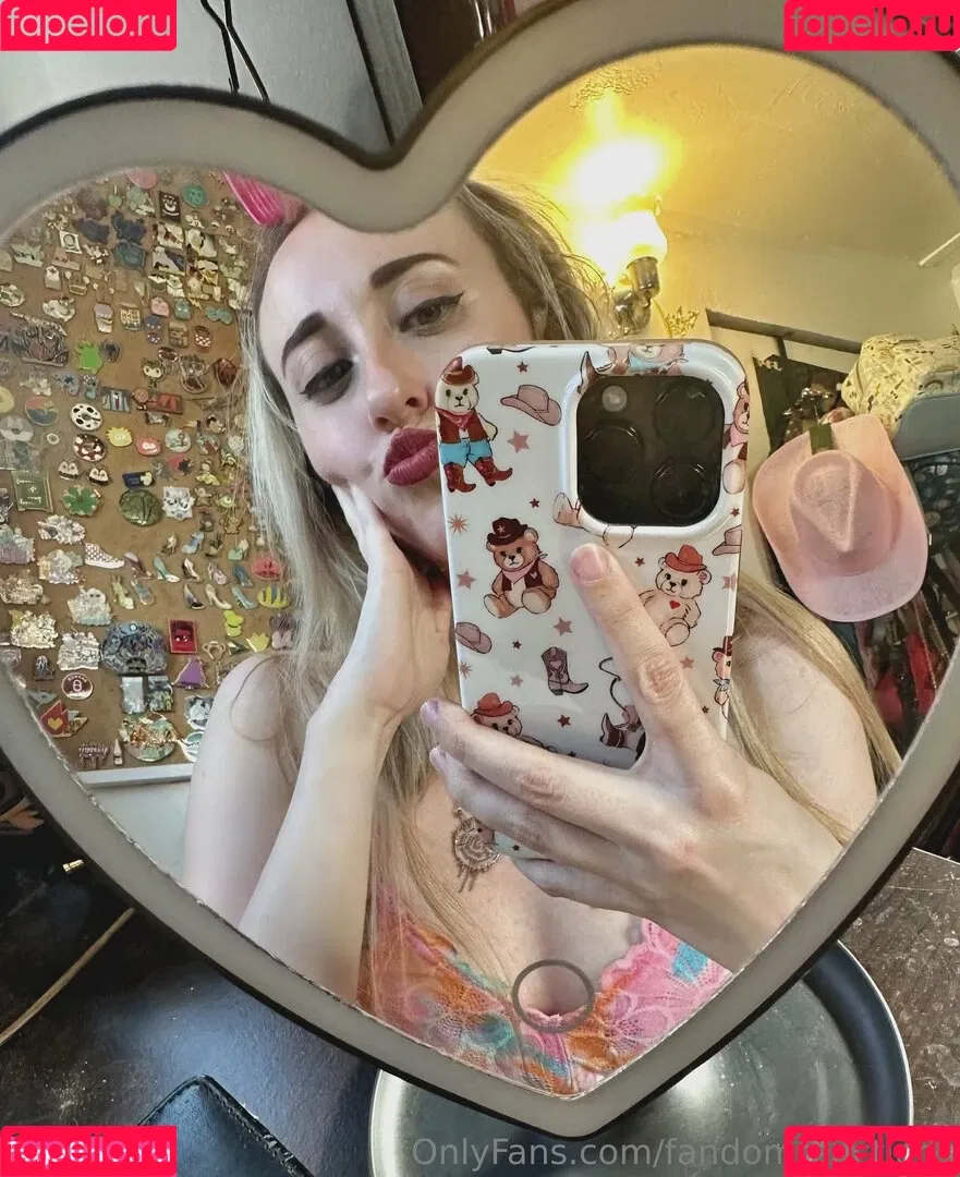 FandomReactions / fandomreactgirls Onlyfans Photo Gallery 