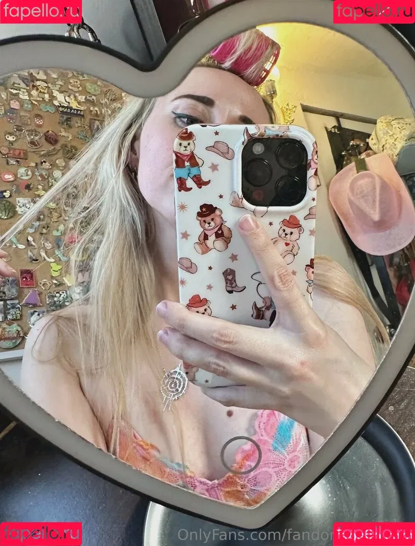 FandomReactions / fandomreactgirls Onlyfans Photo Gallery 
