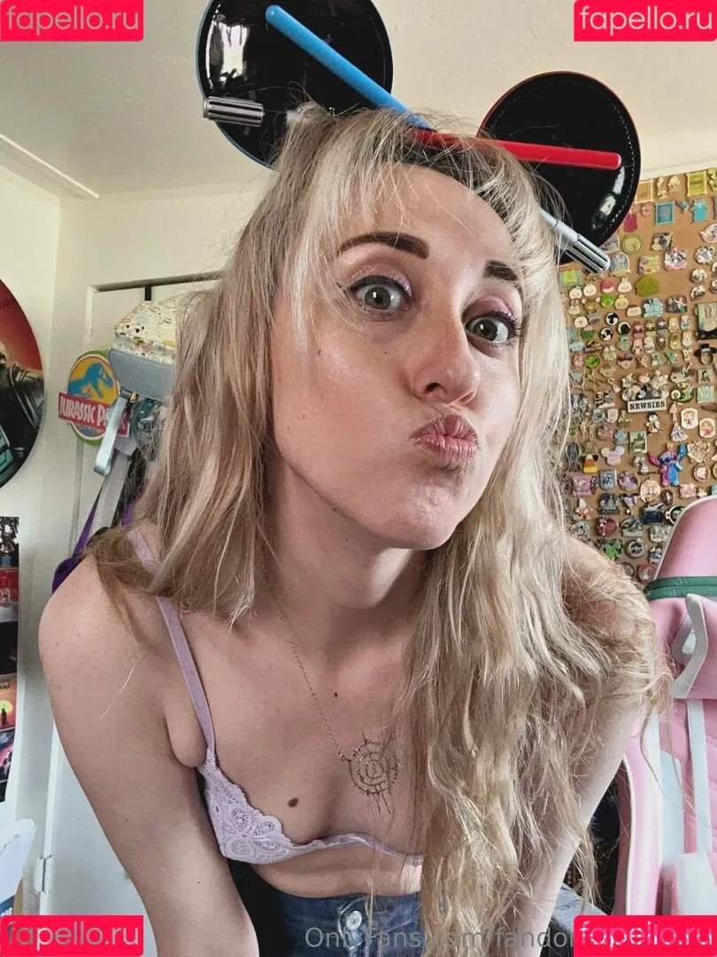 FandomReactions / fandomreactgirls Onlyfans Photo Gallery 