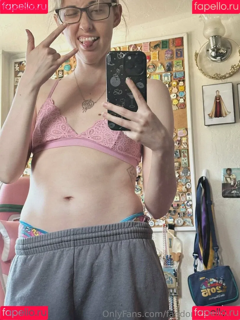 FandomReactions / fandomreactgirls Onlyfans Photo Gallery 