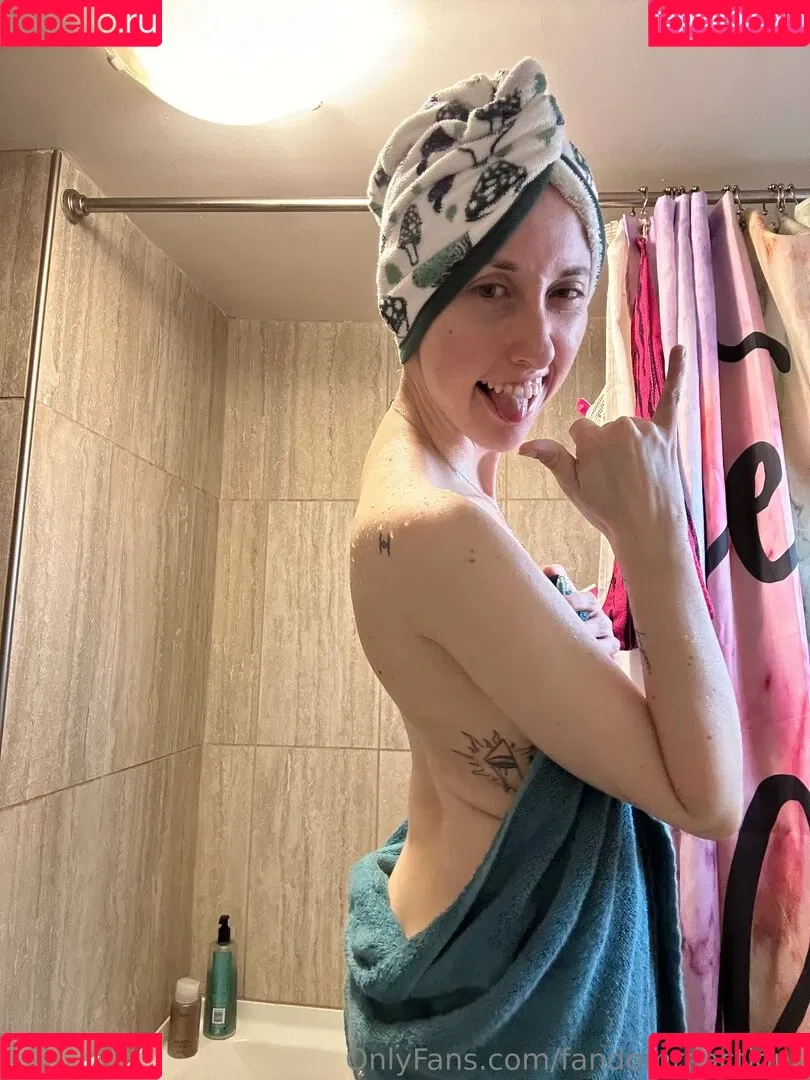 FandomReactions / fandomreactgirls Onlyfans Photo Gallery 