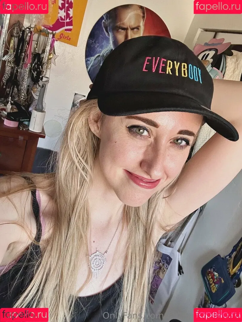 FandomReactions / fandomreactgirls Onlyfans Photo Gallery 