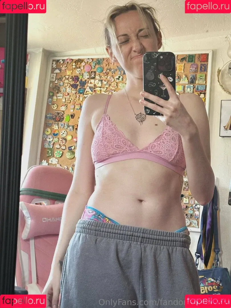 FandomReactions / fandomreactgirls Onlyfans Photo Gallery 