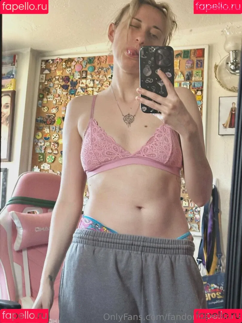 FandomReactions / fandomreactgirls Onlyfans Photo Gallery 