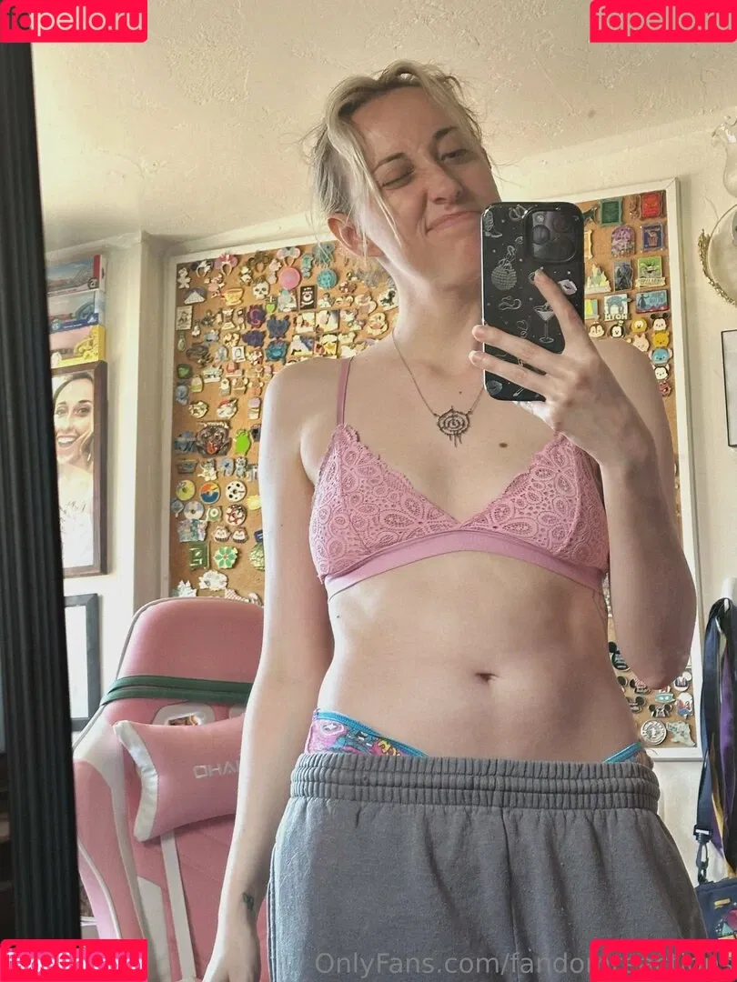 FandomReactions / fandomreactgirls Onlyfans Photo Gallery 