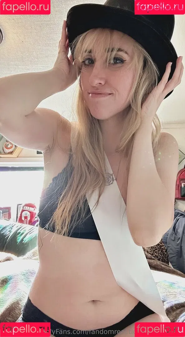 FandomReactions / fandomreactgirls Onlyfans Photo Gallery 