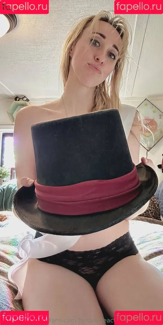 FandomReactions / fandomreactgirls Onlyfans Photo Gallery 