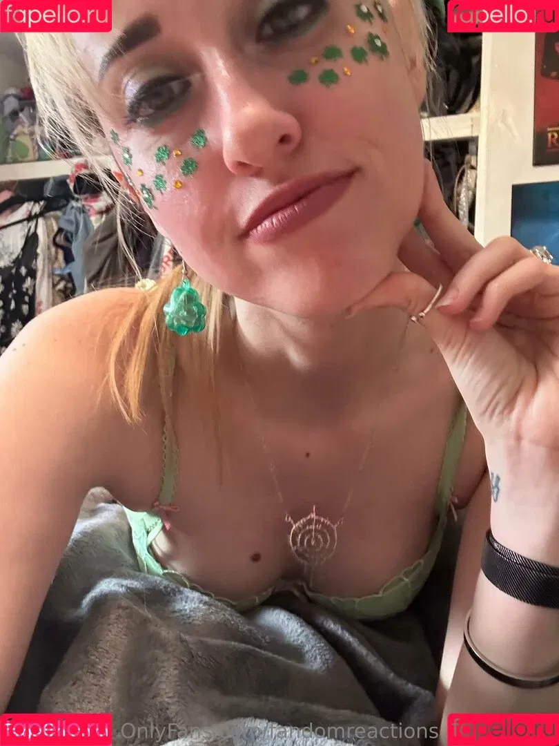 FandomReactions / fandomreactgirls Onlyfans Photo Gallery 