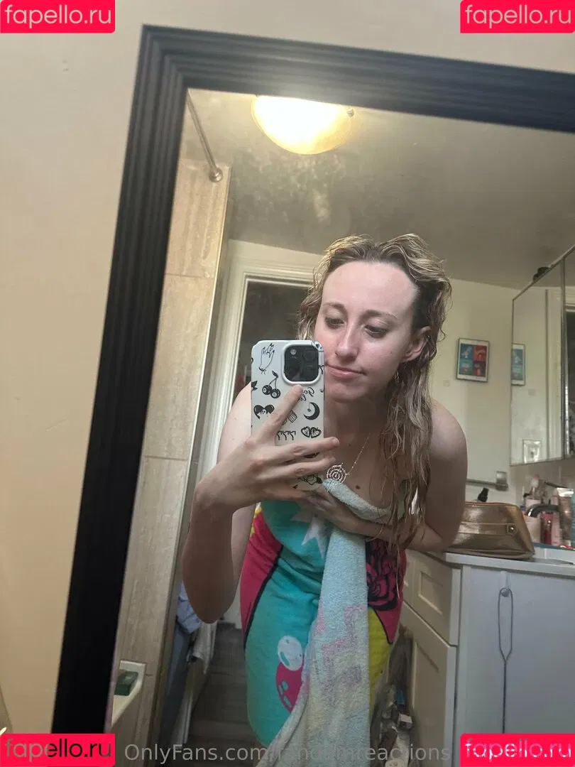 FandomReactions / fandomreactgirls Onlyfans Photo Gallery 