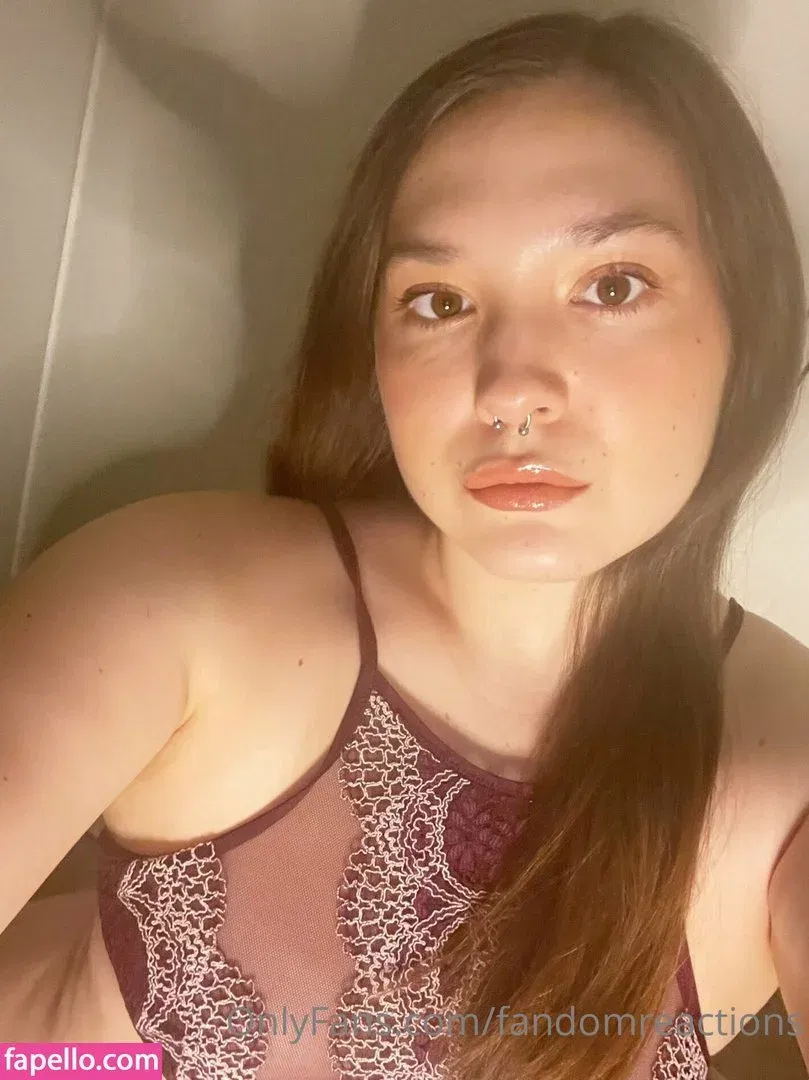 FandomReactions / fandomreactgirls Onlyfans Photo Gallery 