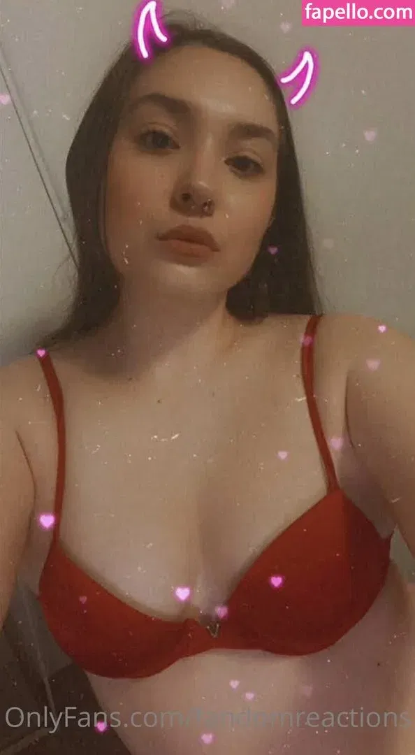 FandomReactions / fandomreactgirls Onlyfans Photo Gallery 