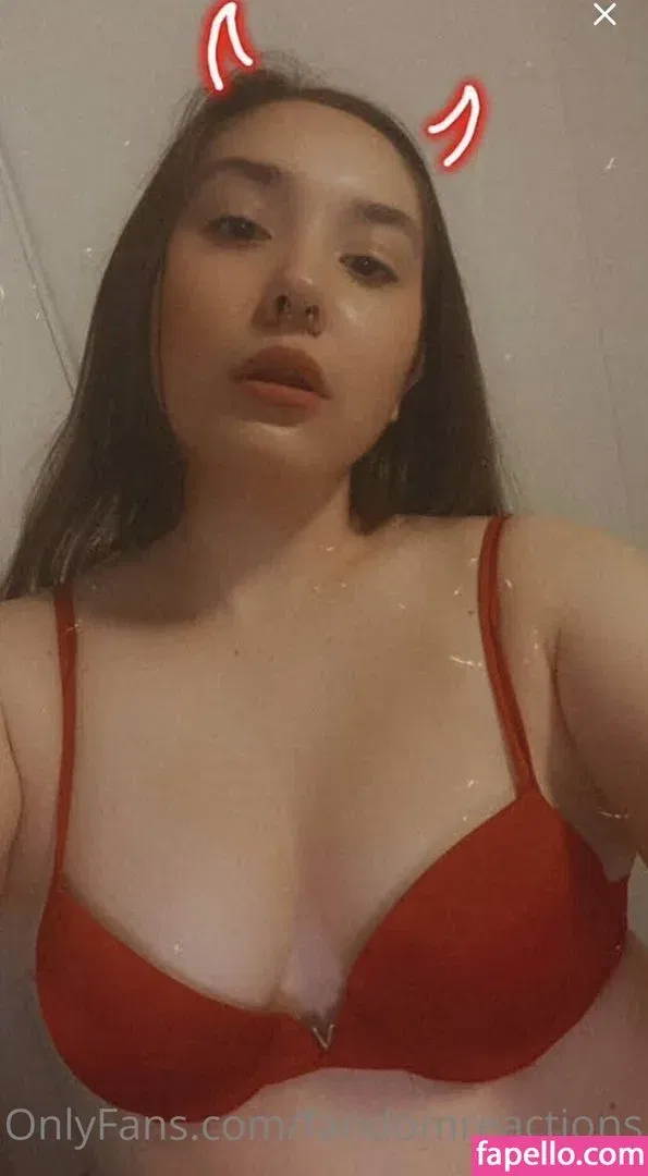 FandomReactions / fandomreactgirls Onlyfans Photo Gallery 