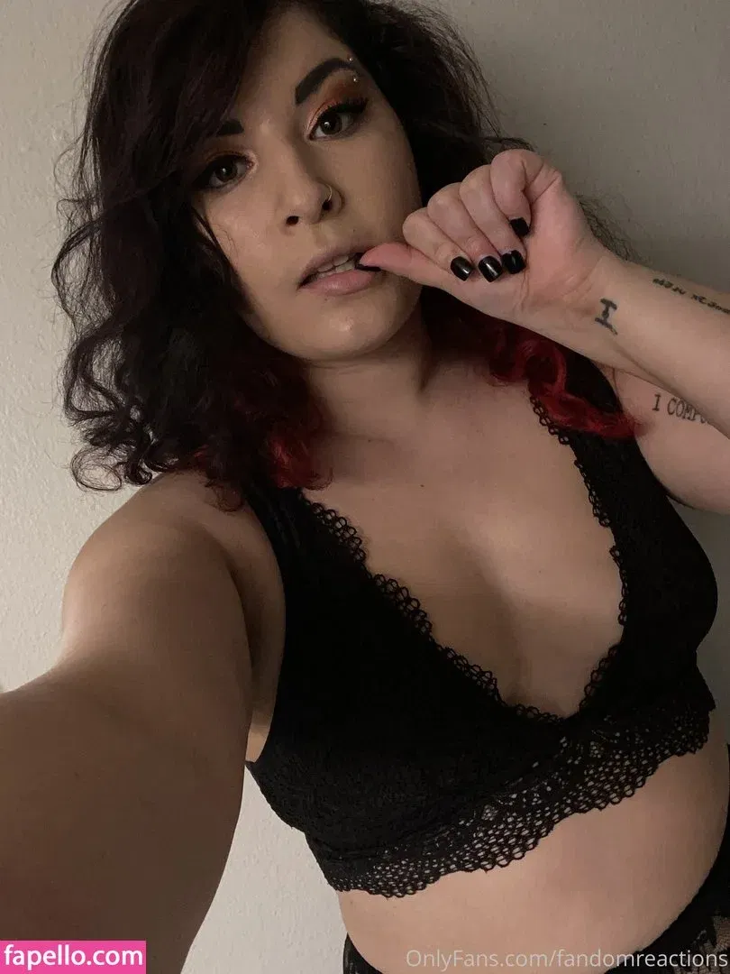 FandomReactions / fandomreactgirls Onlyfans Photo Gallery 