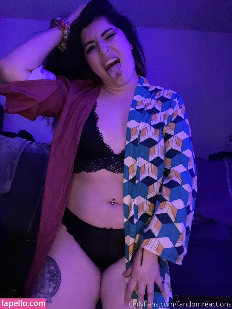 FandomReactions / fandomreactgirls Onlyfans Photo Gallery 