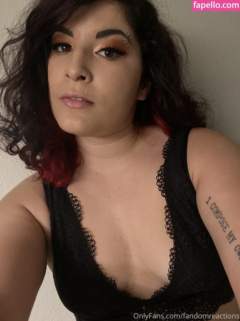 FandomReactions / fandomreactgirls Onlyfans Photo Gallery 