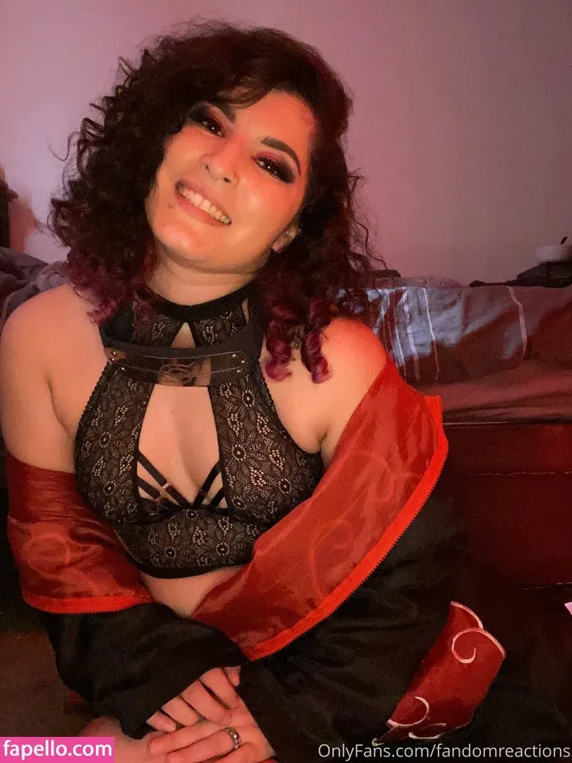 FandomReactions / fandomreactgirls Onlyfans Photo Gallery 