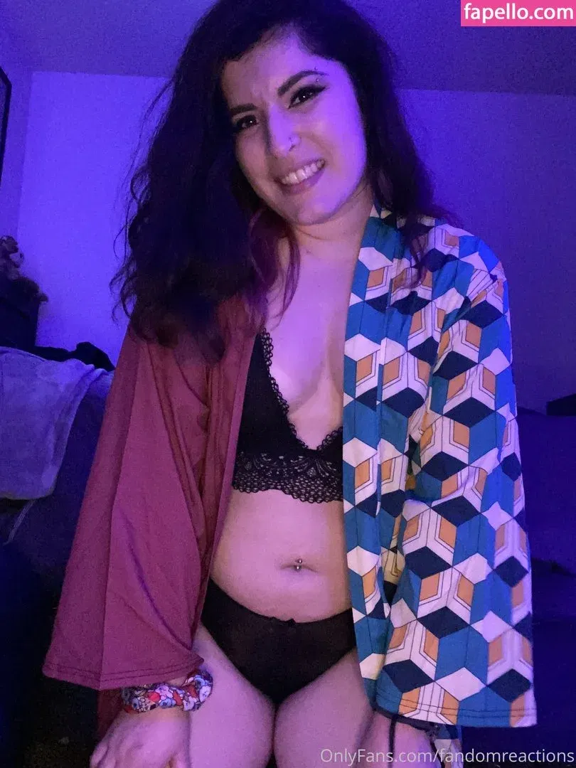 FandomReactions / fandomreactgirls Onlyfans Photo Gallery 