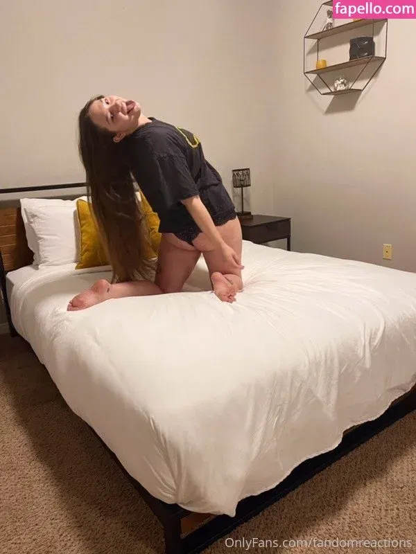 FandomReactions / fandomreactgirls Onlyfans Photo Gallery 