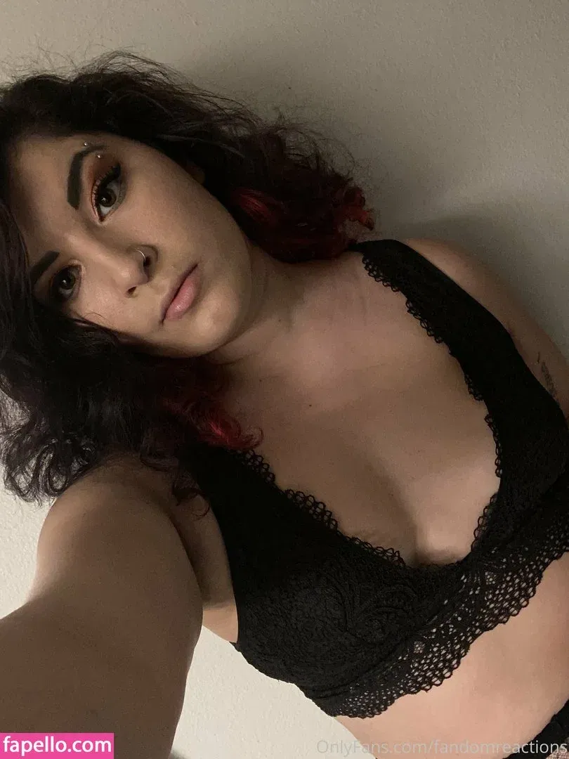 FandomReactions / fandomreactgirls Onlyfans Photo Gallery 