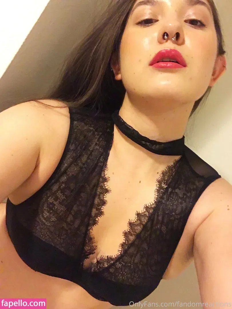 FandomReactions / fandomreactgirls Onlyfans Photo Gallery 