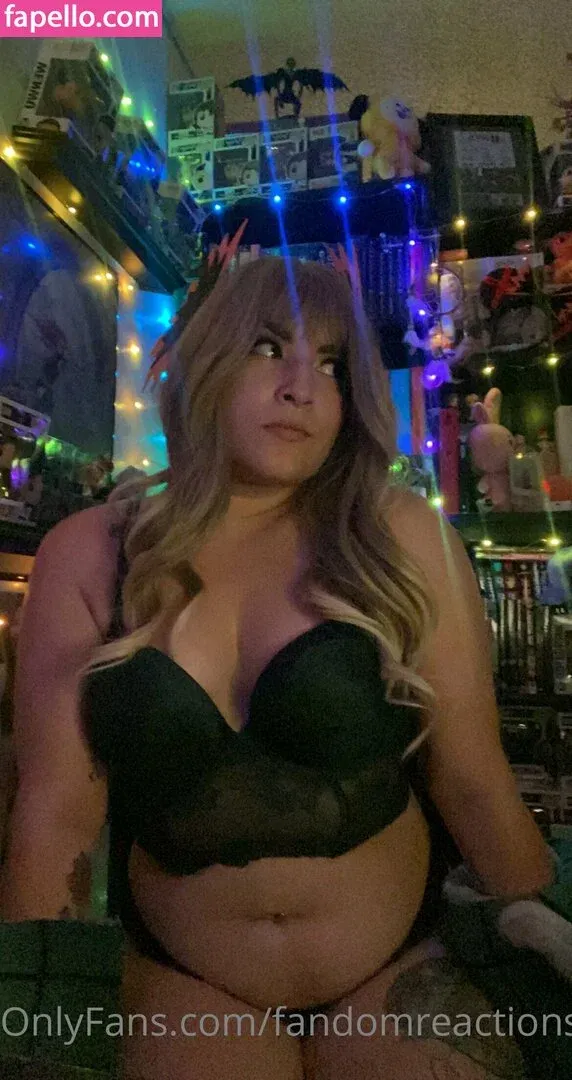 FandomReactions / fandomreactgirls Onlyfans Photo Gallery 