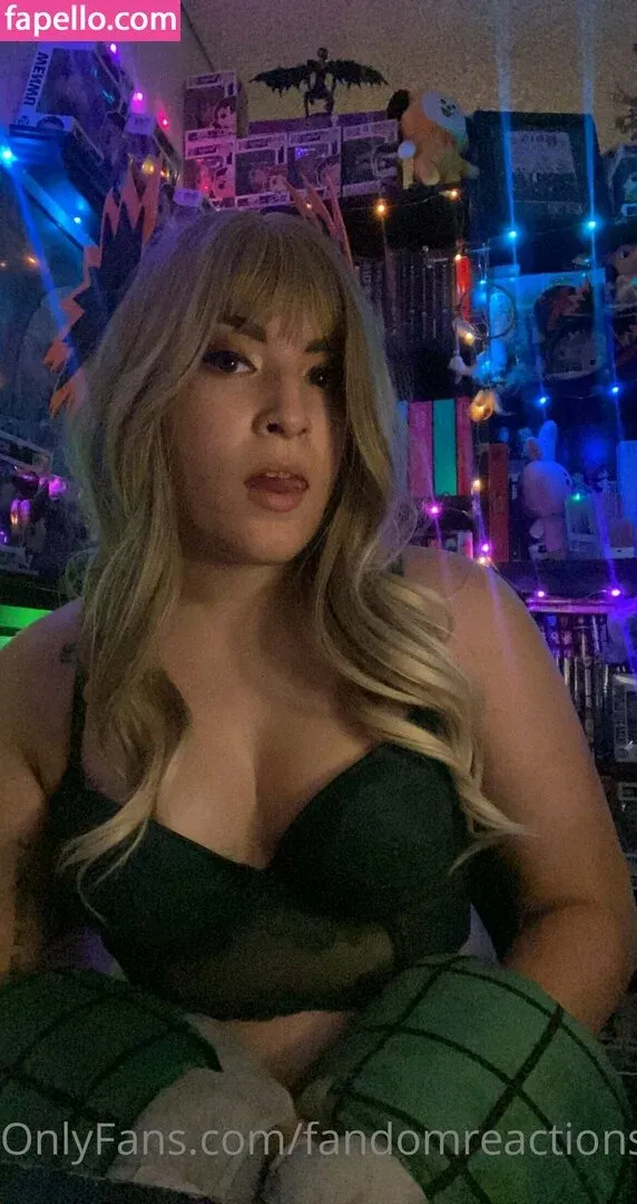 FandomReactions / fandomreactgirls Onlyfans Photo Gallery 