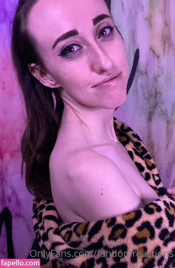 FandomReactions / fandomreactgirls Onlyfans Photo Gallery 