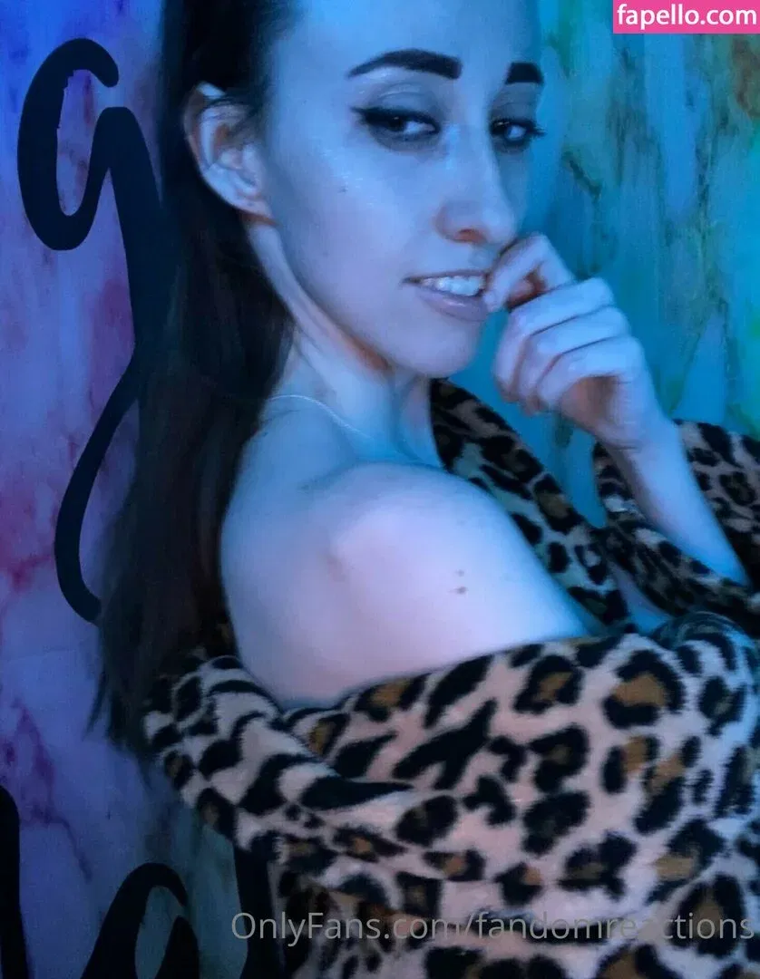 FandomReactions / fandomreactgirls Onlyfans Photo Gallery 