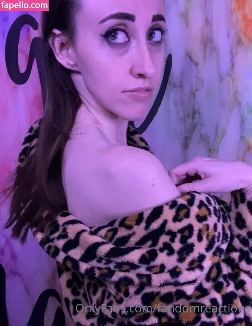 FandomReactions / fandomreactgirls Onlyfans Photo Gallery 