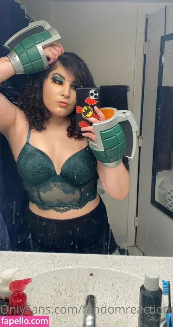 FandomReactions / fandomreactgirls Onlyfans Photo Gallery 