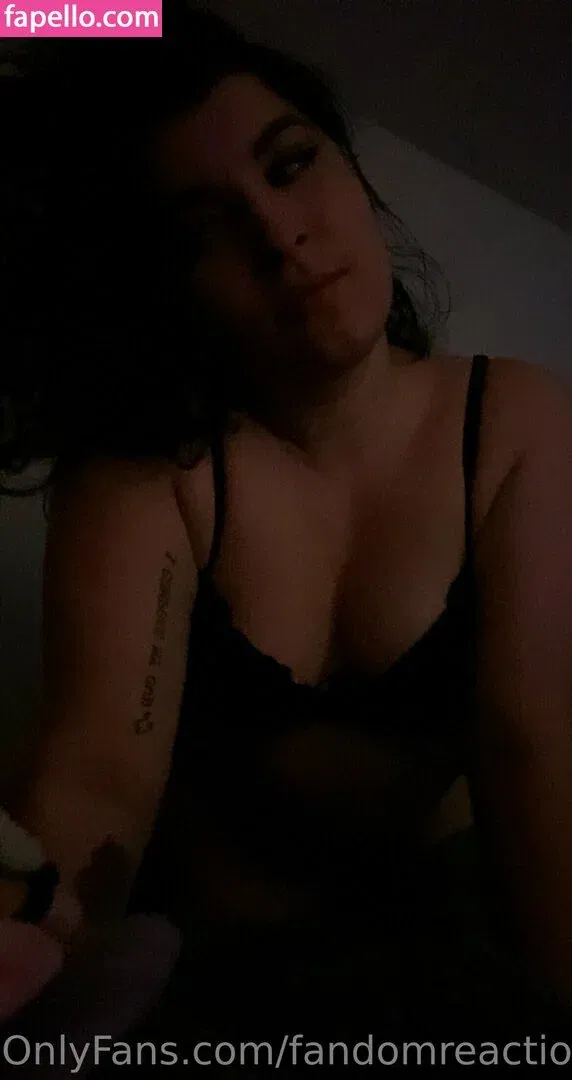 FandomReactions / fandomreactgirls Onlyfans Photo Gallery 