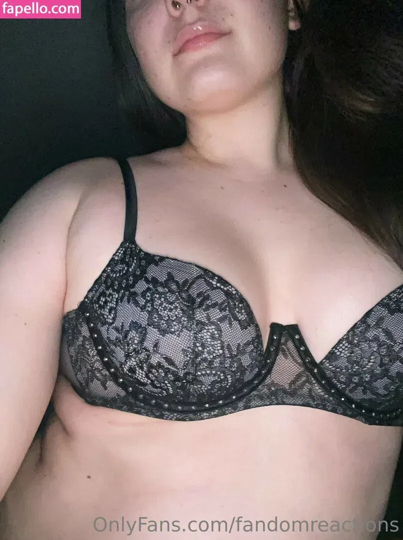 FandomReactions / fandomreactgirls Onlyfans Photo Gallery 