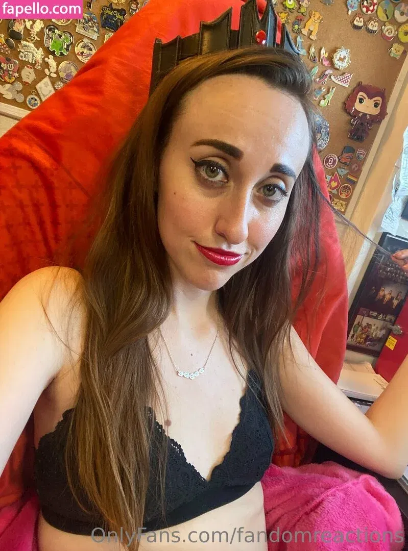 FandomReactions / fandomreactgirls Onlyfans Photo Gallery 