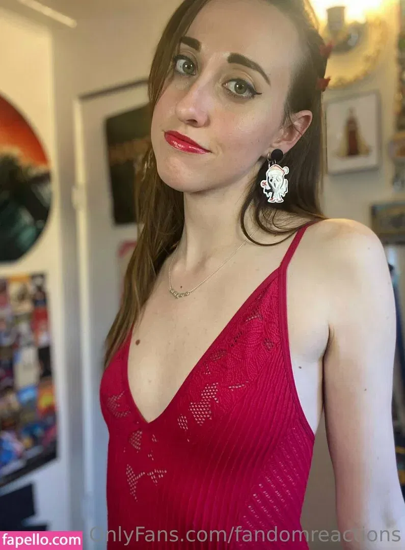 FandomReactions / fandomreactgirls Onlyfans Photo Gallery 