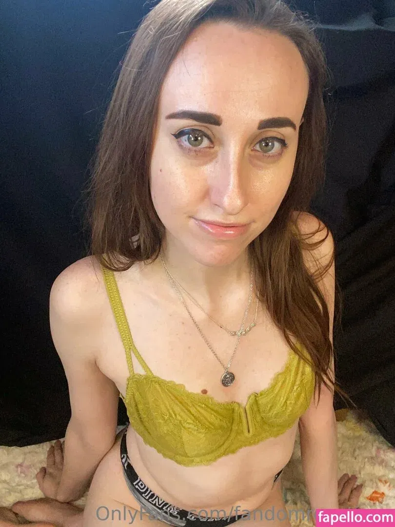 FandomReactions / fandomreactgirls Onlyfans Photo Gallery 