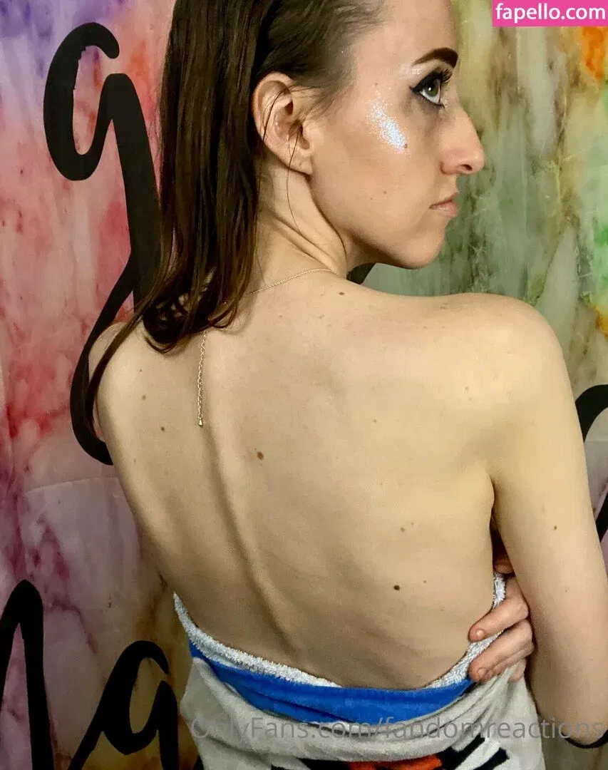 FandomReactions / fandomreactgirls Onlyfans Photo Gallery 