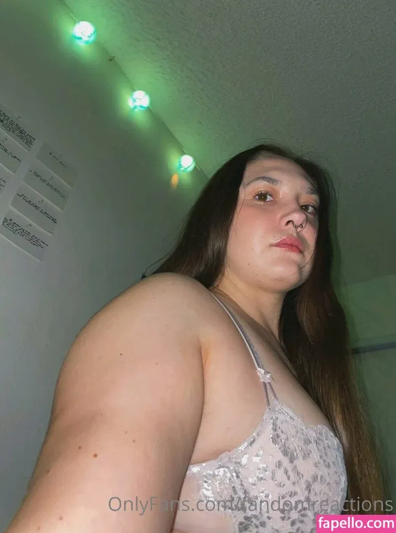 FandomReactions / fandomreactgirls Onlyfans Photo Gallery 