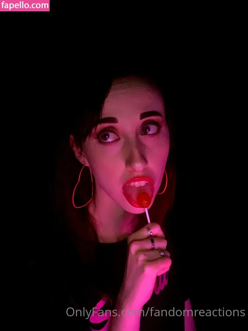 FandomReactions / fandomreactgirls Onlyfans Photo Gallery 